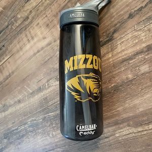 ✨4 for $15✨ Camelbak Black Mizzou Water Bottle
